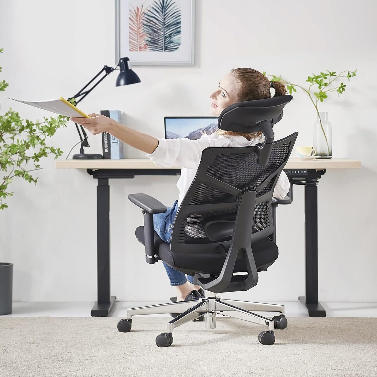 HOLLUDLE Silla de Oficina Ergonómica con Respaldo Adaptativo, Silla de Escritorio de Alto Respaldo con Reposabrazos 4D, Profundidad de Asiento Ajustable, Soporte Lumbar y Reposacabezas 2D, Negro